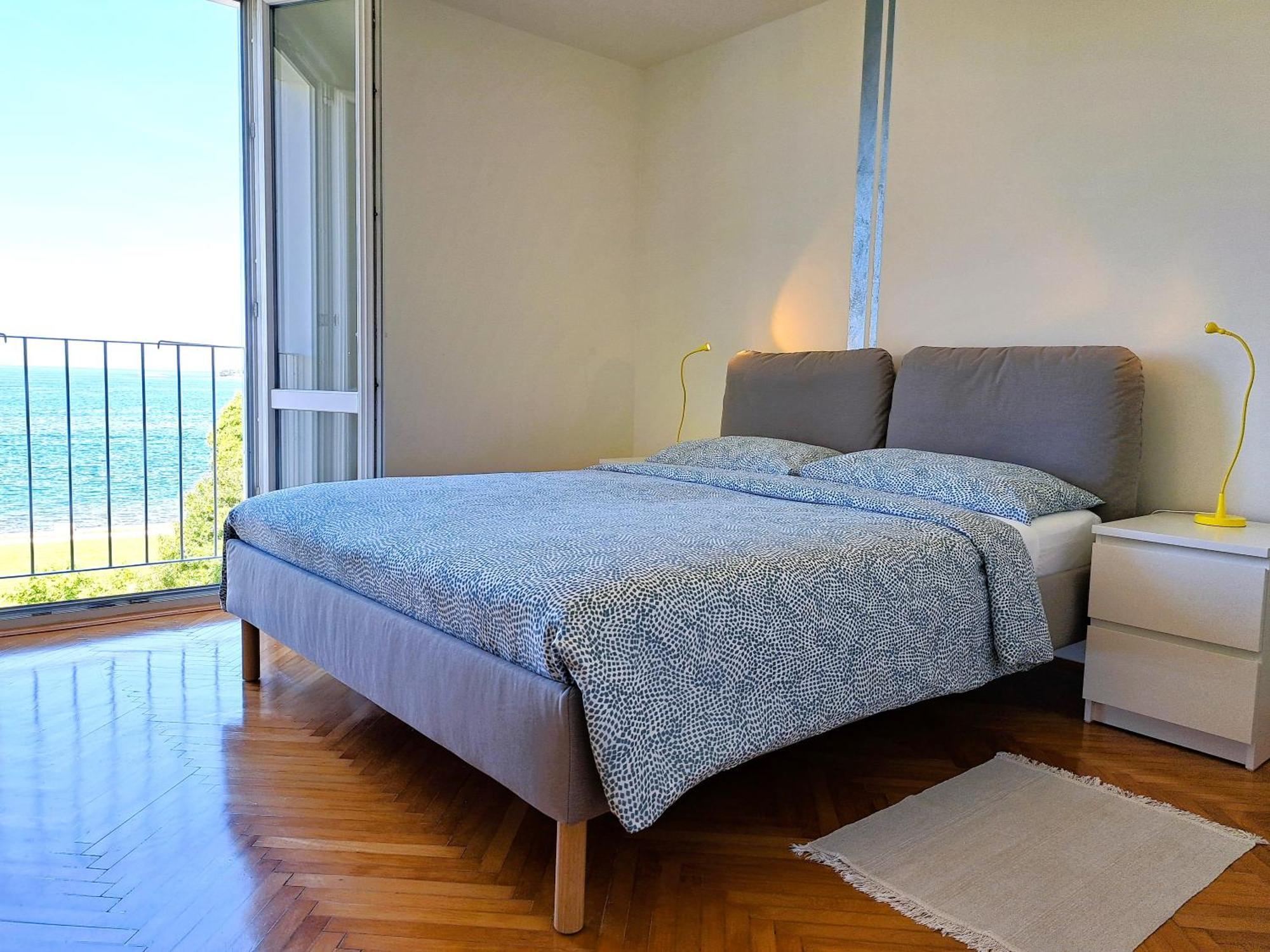 Apartman With A View *